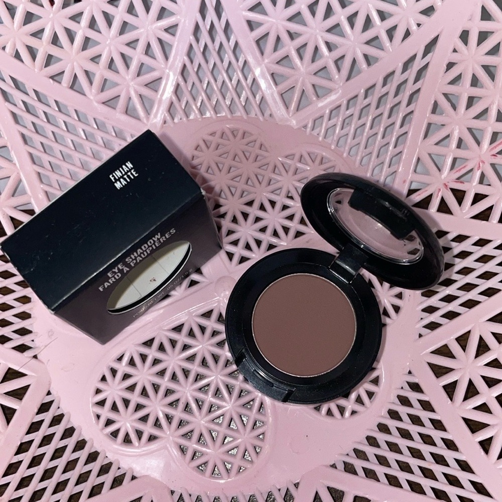 NIB- Mac Matte Eyeshadow 
Finjan